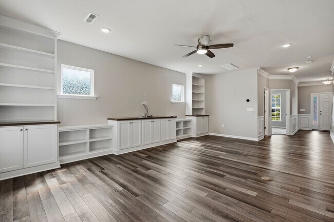 Building Photo - 438 Brk Pne Trl