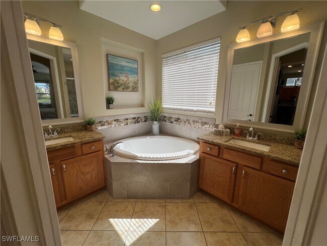 Building Photo - 8670 Mercado Ct