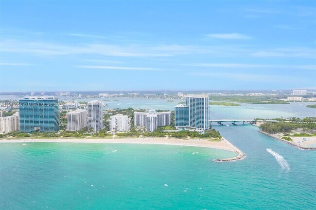 Building Photo - 10275 Collins Ave