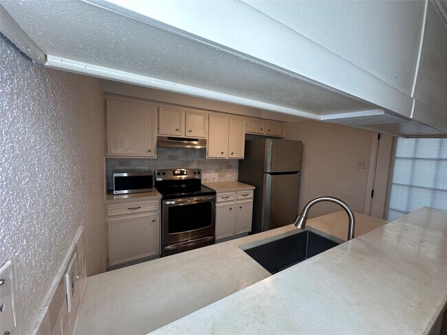 Building Photo - 1413 Bonanza Rd