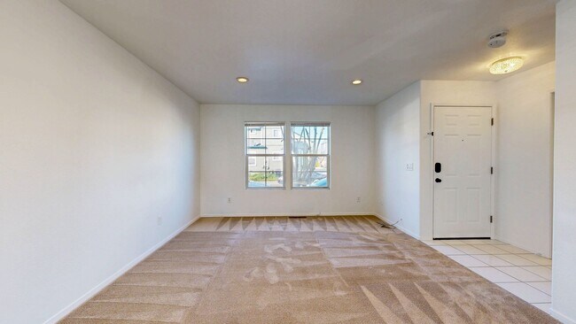 Building Photo - Charming 3 Bedroom 2.5 Bath with Bonus Room and Private Yard!