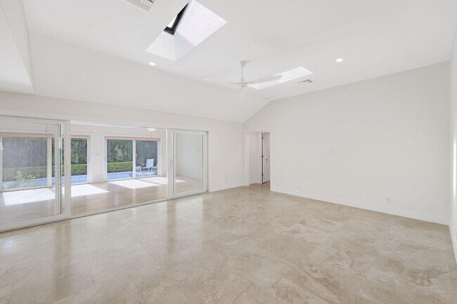 Building Photo - 1386 S Atlantic Dr