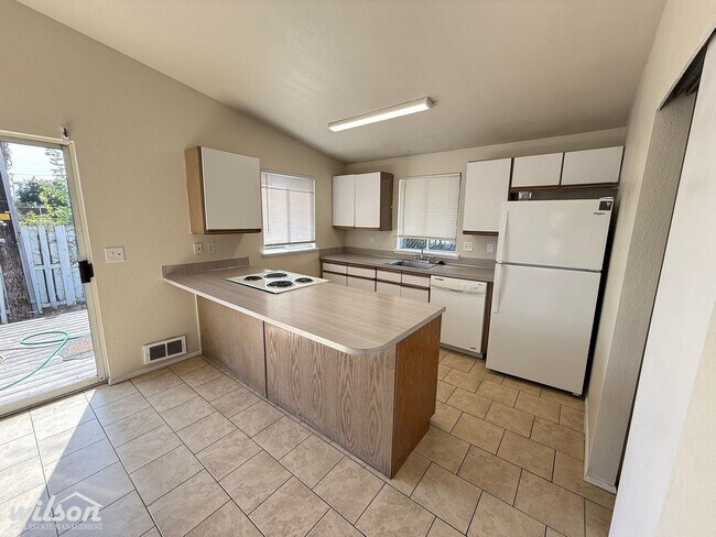 Building Photo - 1007 S 17th Ave