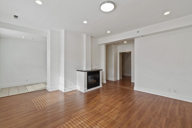 Building Photo - 407 N Charles St