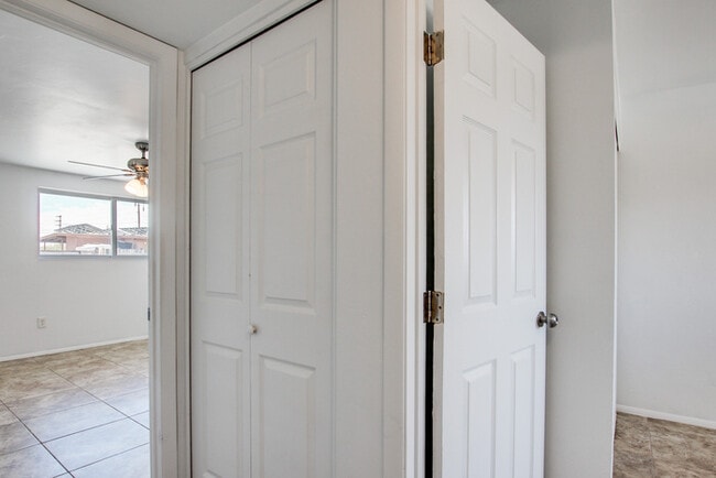 Building Photo - FOR RENT