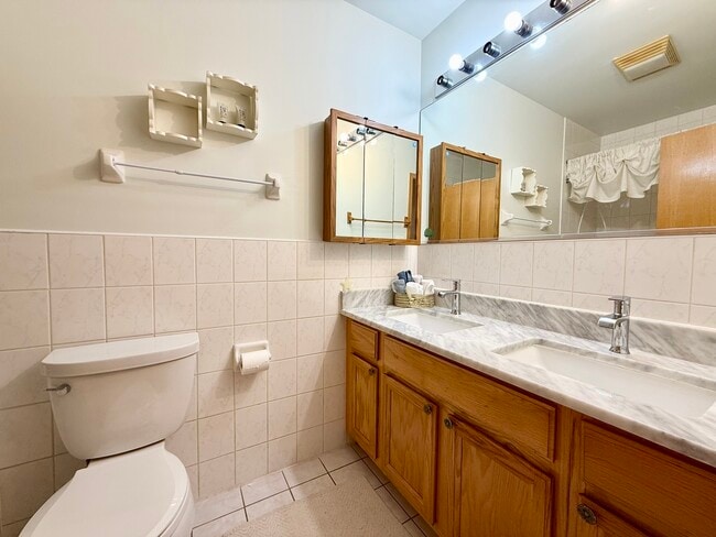 Building Photo - 2105 S Tan Ct