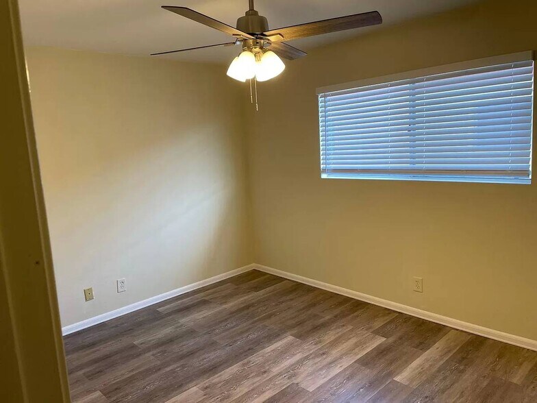 Building Photo - 2977 Mendoza Dr