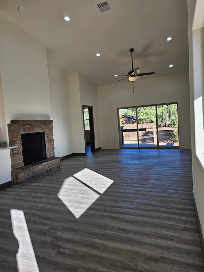 Building Photo - 2890 W Villa Loop
