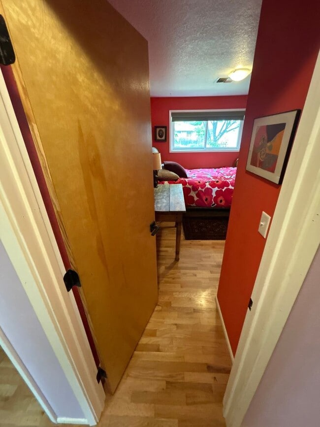 Building Photo - 3 Bedroom single level home w/garage AND free landscaping
