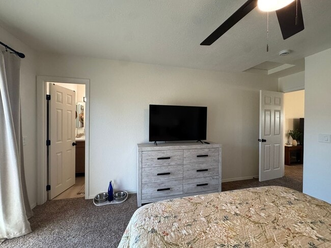 Building Photo - 2444 Lakeside Dr