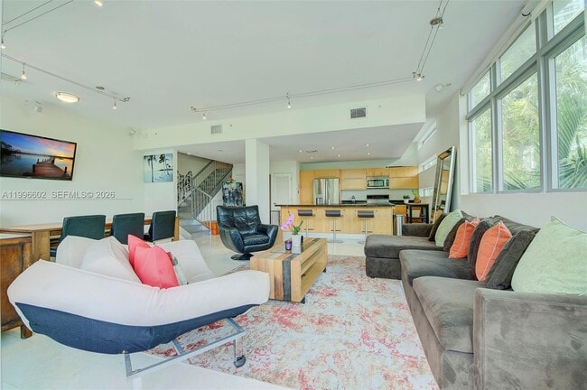 Building Photo - 1577 Bay Rd