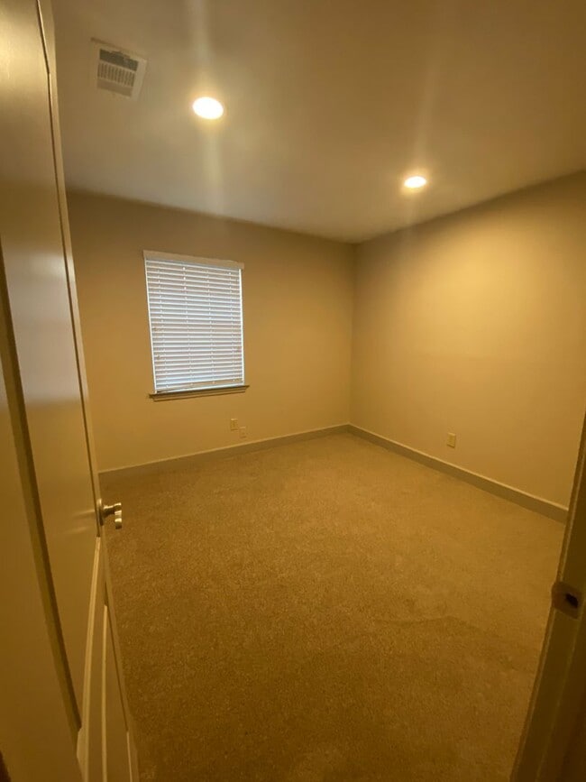 Building Photo - 9291 Burbank Dr