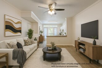 Building Photo - 1x1 New flooring, stove, washer/dryer. Inc...