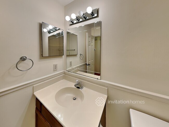 Building Photo - 4501 Woods End Ln