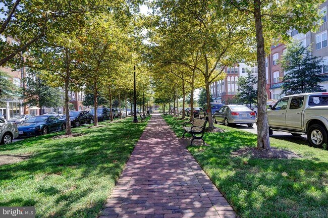 Building Photo - 4951 Brenman Park Dr