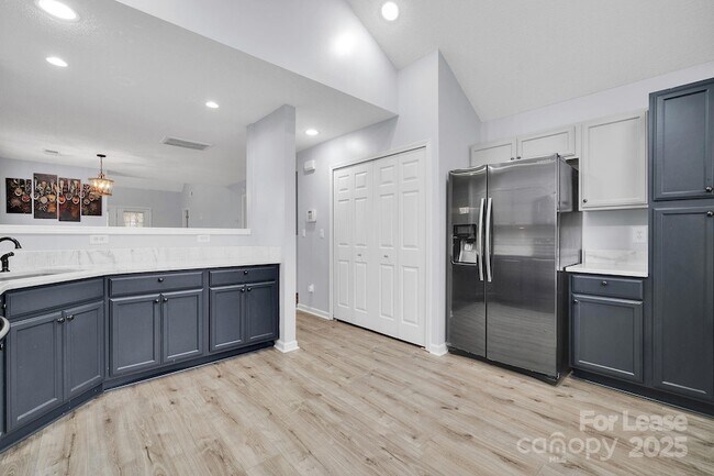 Building Photo - 8041 Christmas Ct