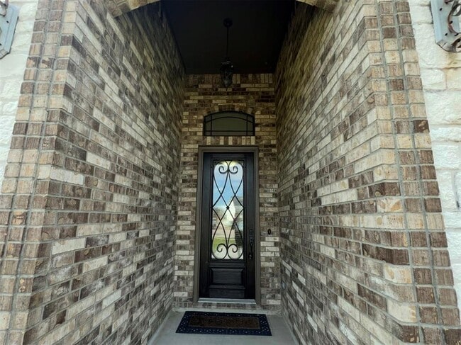 Building Photo - 1017 Southern Oaks Dr