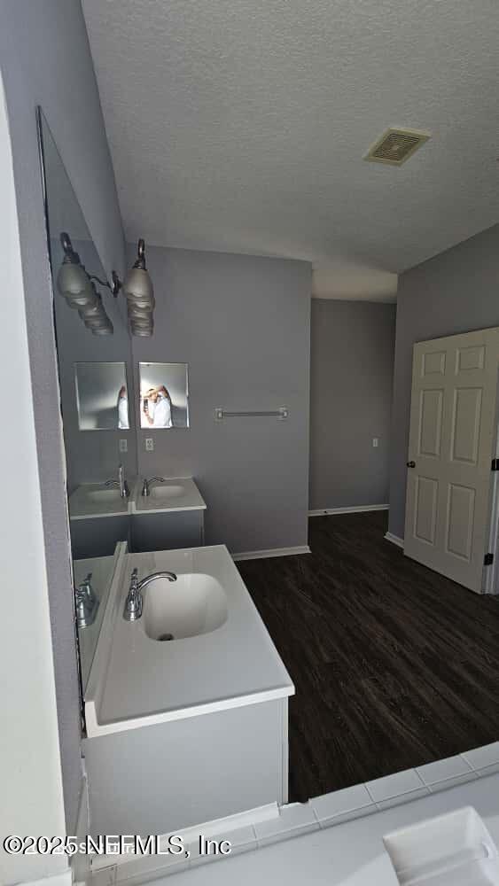 Building Photo - 709 Muskogee Ln