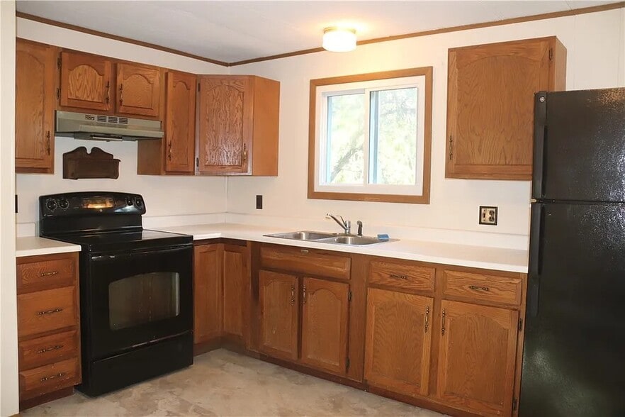 Back kitchen - 281 Lake Rd