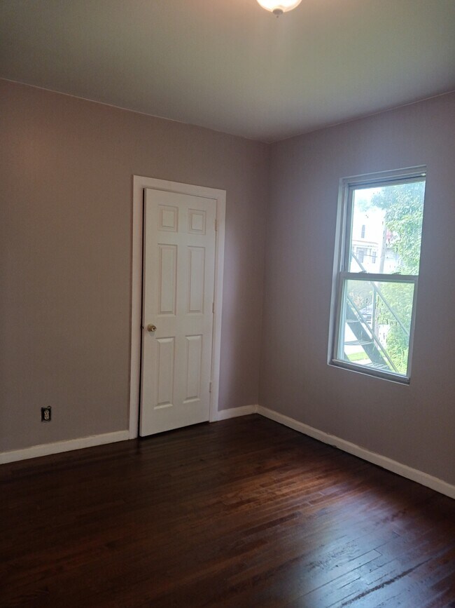 Interior Photo - 7 Franklin Street