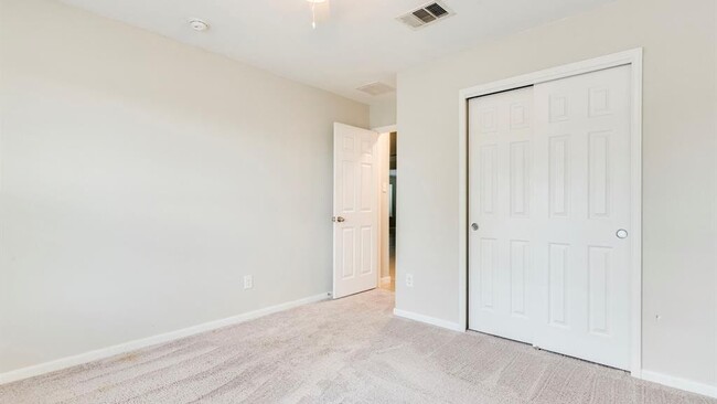 Building Photo - 141 Linden Ln