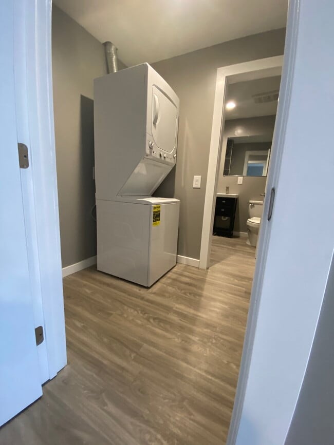 Building Photo - 7132 47th Ave SW