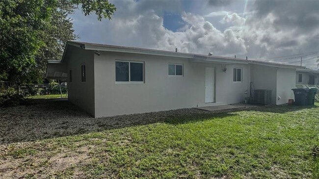 Building Photo - 3141 NW 14th St
