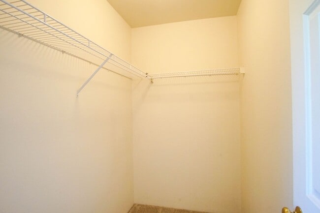 Building Photo - Totally Updated 2-Bed with Vaulted Ceiling...