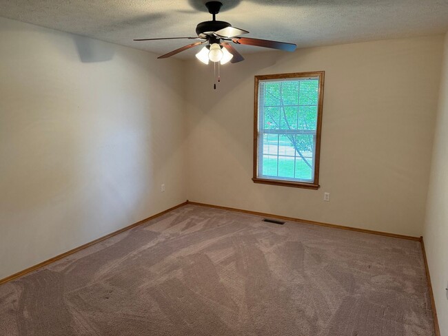 Building Photo - BEAUTIFUL 3 bedroom | 2 bathroom | 3 Car G...