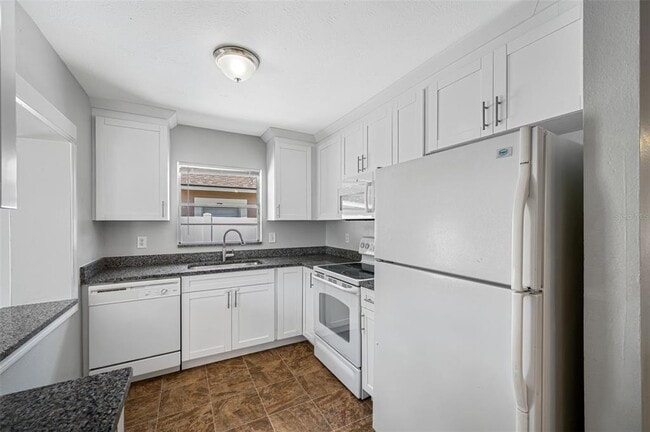 Building Photo - 1411 Thistledown Dr