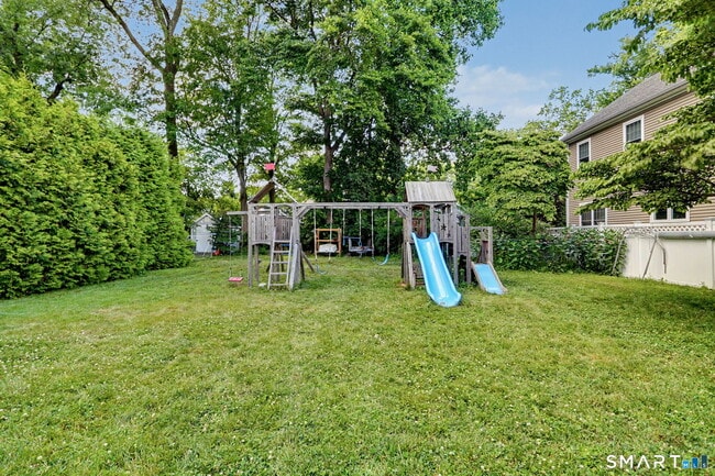 Building Photo - 40 Oakwood Dr