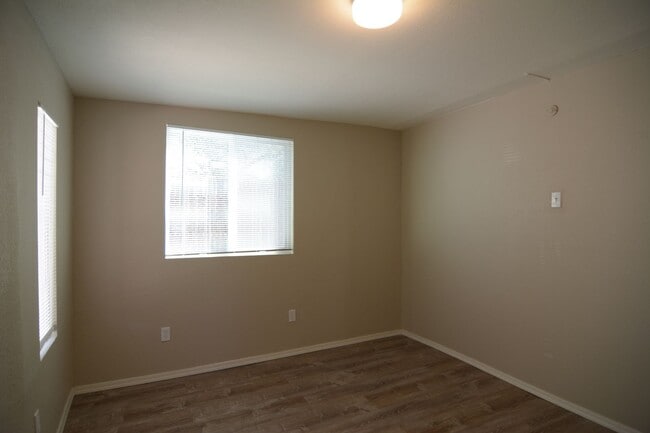 Building Photo - Remodeled 2 Bedroom 1 Bath House! (Back Unit) Central Tucson Location!