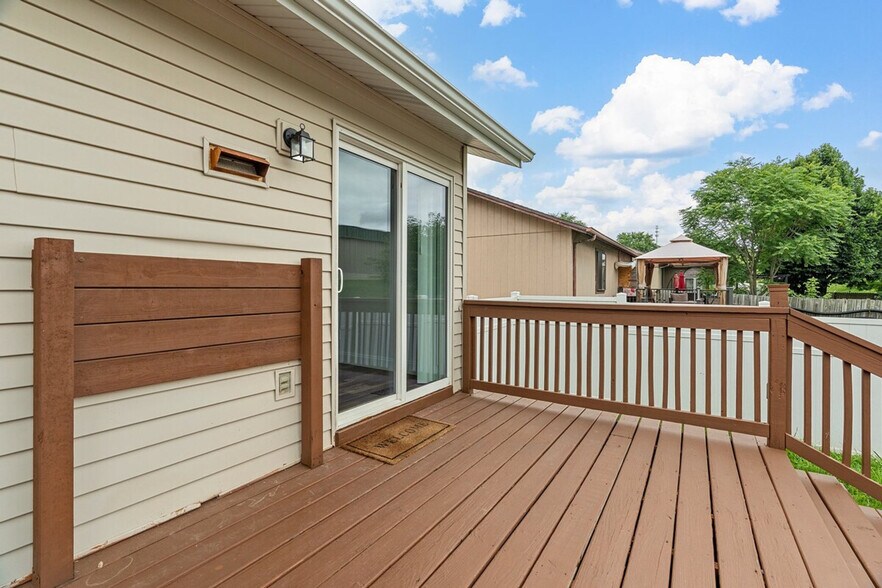 Building Photo - 803 Matthews Dr