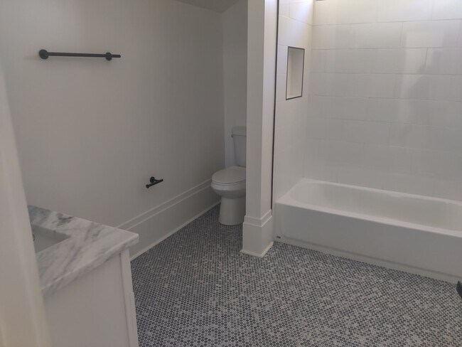 Building Photo - "Spacious 4-Bedroom Home on Pennock Avenue...