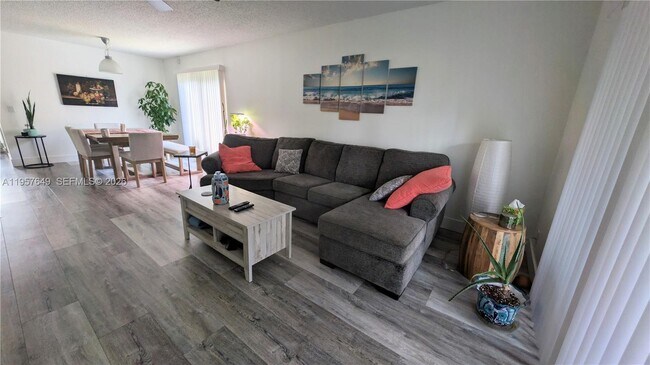 Building Photo - 369 Lakeview Dr