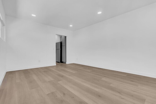 Building Photo - 5518 Denker Ave