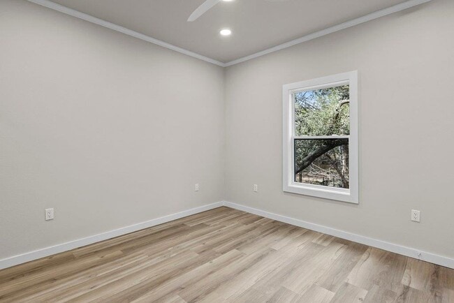 Building Photo - 30 Wood Glen Dr