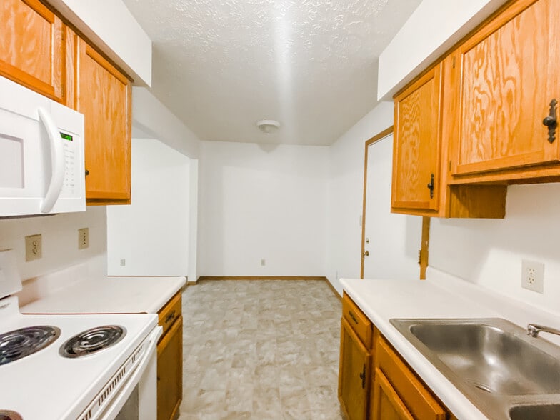 Building Photo - Southfork Apartments