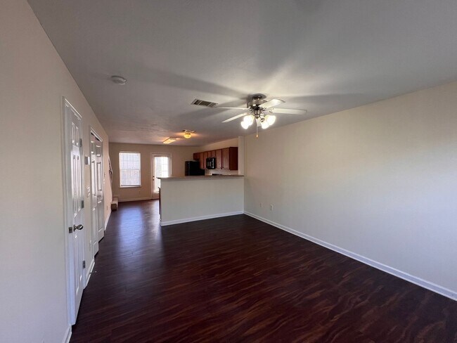 Building Photo - Available Now! 2 Bed, 2.5 Bath Townhome in The Cottages Of Lake Forest