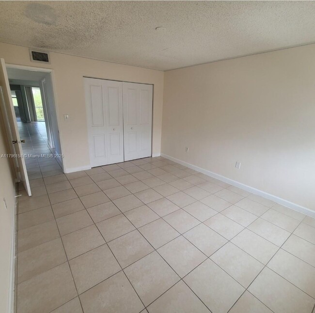Building Photo - 4850 NW 97th Pl