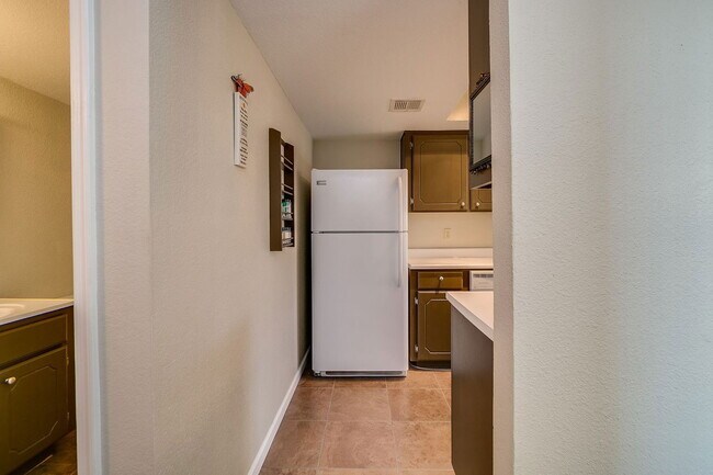 Building Photo - 460 N 64th Pl