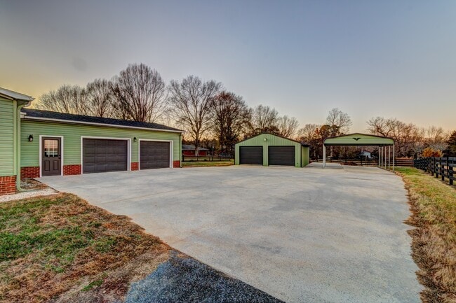 Building Photo - 2210 Stony Point Rd