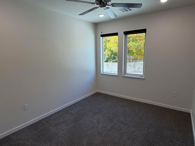 Building Photo - 983 W State St