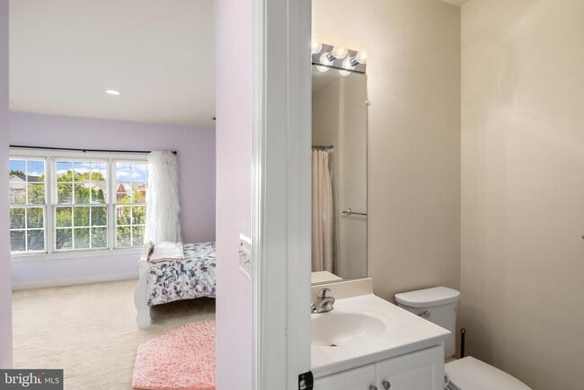 Building Photo - 730 Crisfield Way