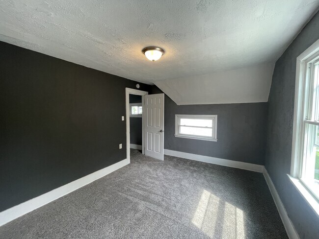 Building Photo - 730 Noble Ave