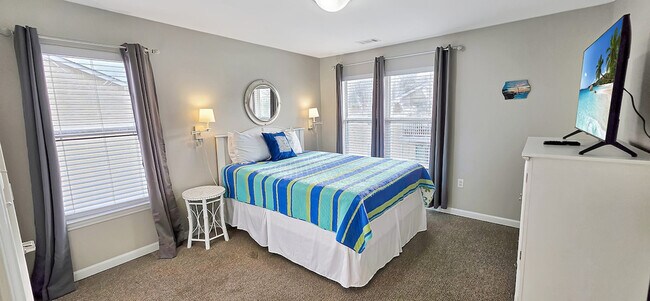 Building Photo - 2421 Beachview Dr