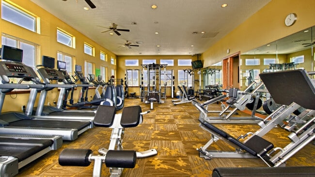 Building Photo - 550 Viridian Dr