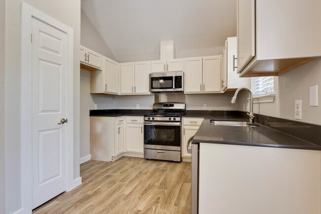 Building Photo - 1302 Crete Ln