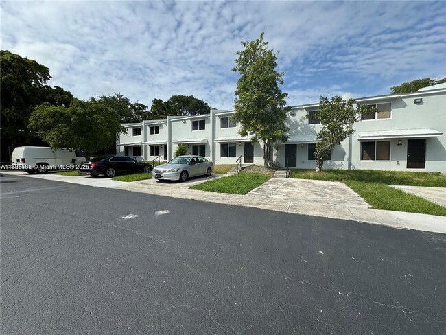 Primary Photo - 1958 NW 4th Ct