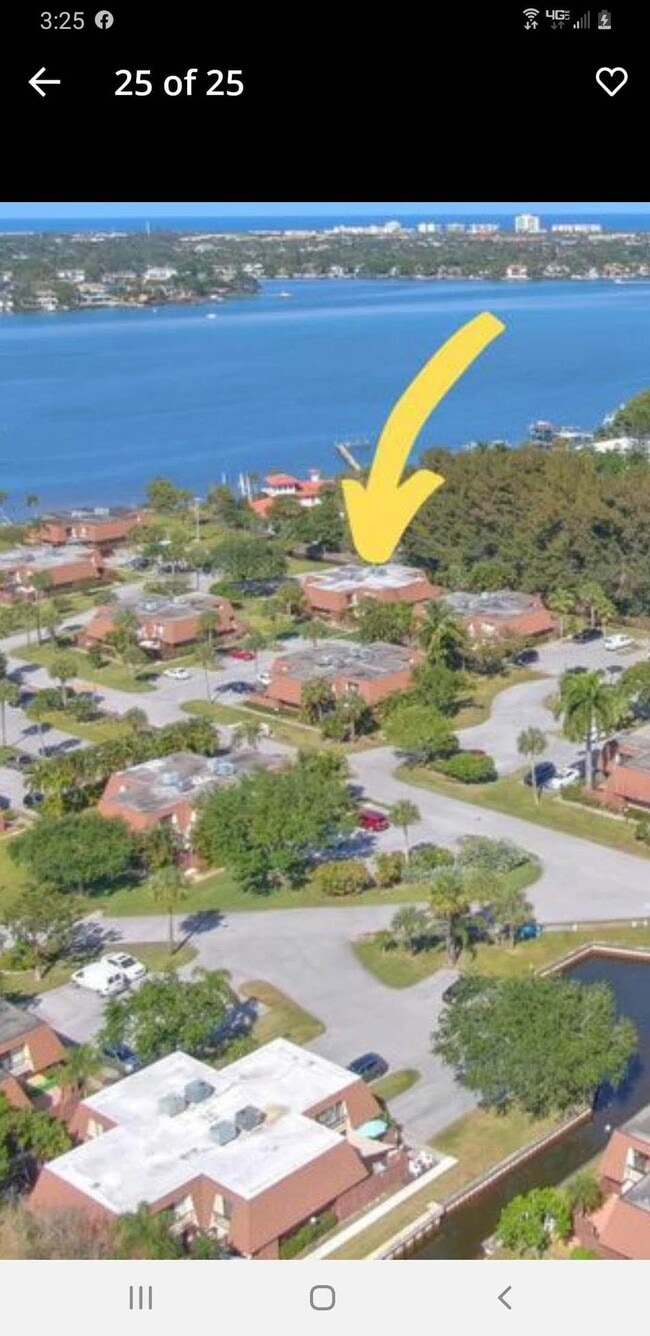 Building Photo - 825 Center St